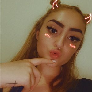 Meet your Posher, Maxine